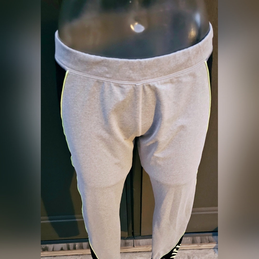 MEDIUM ADIDAS PANTS - Picture 4 of 9